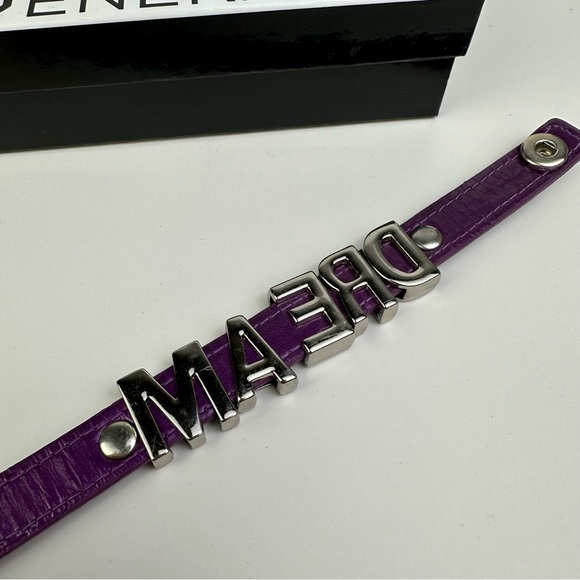 BCBG Generation ‘Dream’ Affirmation Bracelet Snap Cuff Purple Silver Tone w/ Box - Picture 4 of 6